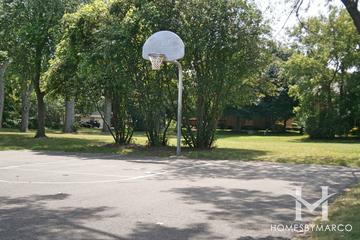 Cottonwood Park in Palatine, IL