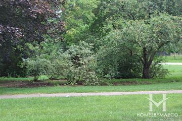 Arboretum Mews Park in Wheaton, IL