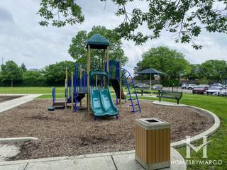 Lake Hinsdale Park in Willowbrook, IL