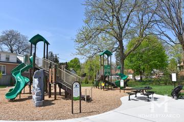 Cherokee Park in Des Plaines, IL