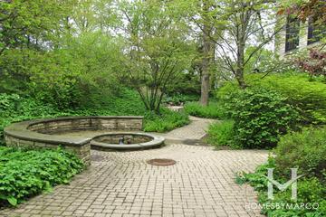 Laurel Park in Highland Park, IL