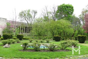 Laurel Park in Highland Park, IL