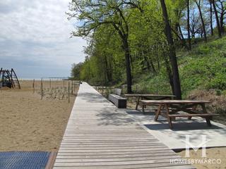 Rosewood Park in Highland Park, IL