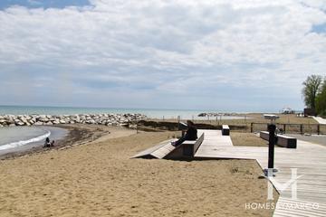 Rosewood Park in Highland Park, IL