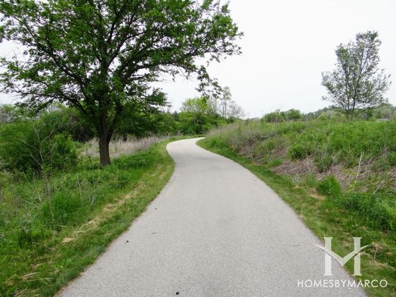 Red Hawk Park Forest Preserve in Carol Stream, IL