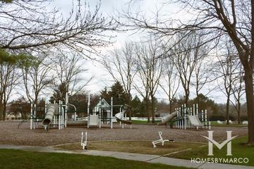 Whytegate Park in Lincolnshire, IL