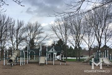 Whytegate Park in Lincolnshire, IL