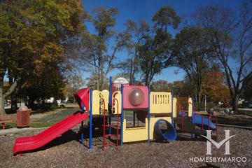 Vaughn-Griglak Lakewood Heights Park in Mundelein, IL