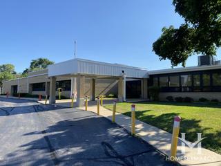 Holmes Elementary School in Clarendon Hills, IL