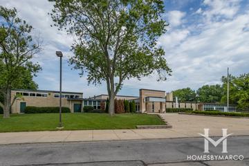 Lincoln Junior High School in Naperville, IL