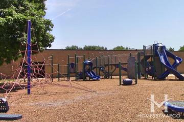 Maplebrook Elementary School in Naperville, IL