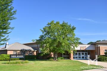 Davis Elementary School in St. Charles, IL