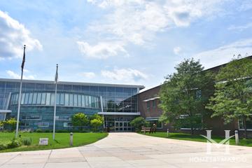 Lake Zurich Middle - N Campus in Hawthorn Woods, IL