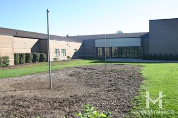Roslyn Road Elementary School in Barrington, IL