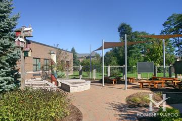 Roslyn Road Elementary School in Barrington, IL