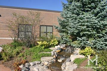 Roslyn Road Elementary School in Barrington, IL