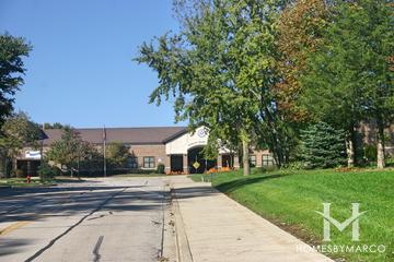 Roslyn Road Elementary School in Barrington, IL