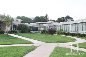 Edgebrook Elementary School in McHenry, IL