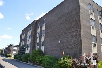 Old Orchard West building in Skokie, IL