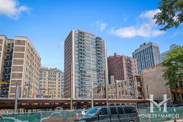 Parkview Towers building in the Old Town neighborhood of Chicago, IL