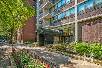 Parkview Towers building in the Old Town neighborhood of Chicago, IL