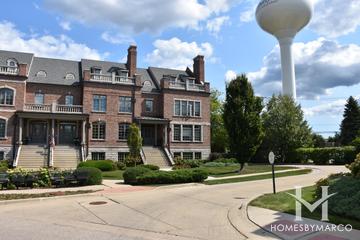 School Street building in Libertyville, IL