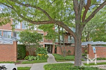 Meadowlake subdivision in Northfield, IL