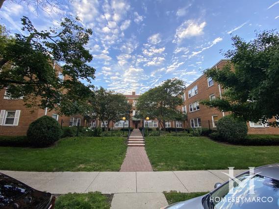 Custer Condominiums subdivision in Evanston, IL