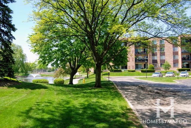 Hunt Club on the Lake building in Mount Prospect, IL