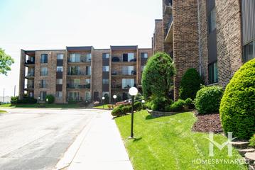 Lakeside Villas subdivision in Mount Prospect, IL