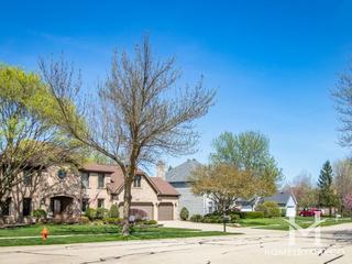 Heritage Knolls subdivision in Naperville, IL