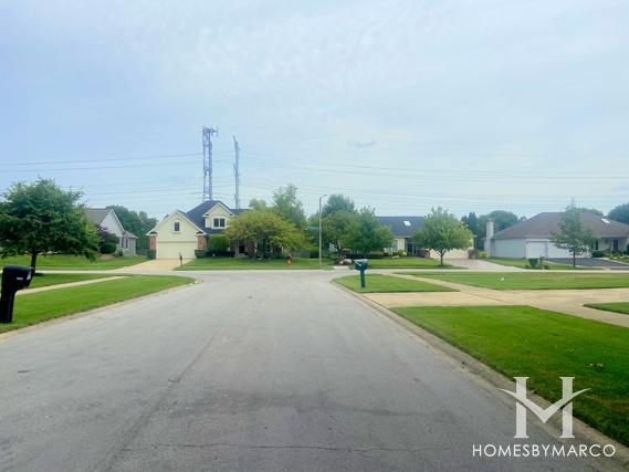 Hidden Valley Lake Estates subdivision in Naperville, IL