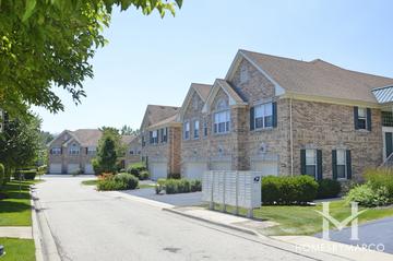 Sarahs Glen subdivision in Vernon Hills, IL
