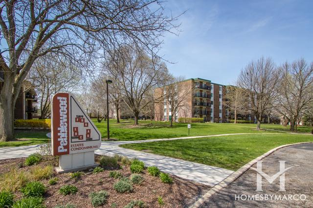 Pebblewood building in Naperville, IL