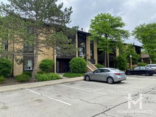 The Knolls subdivision in Willowbrook, IL