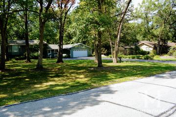 Oak Spring Woods subdivision in Libertyville, IL