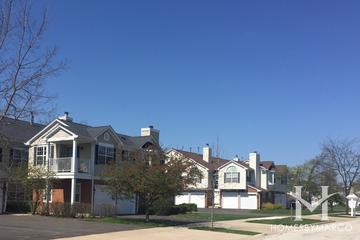 Carriages of Grosse Pointe building in Vernon Hills, IL
