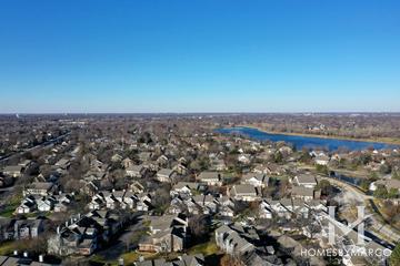 Lake Arlington Towne subdivision in Arlington Heights, IL