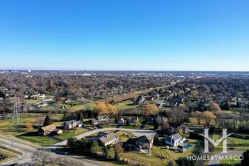 Lake Arlington Towne subdivision in Arlington Heights, IL