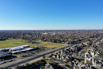 Lake Arlington Towne subdivision in Arlington Heights, IL