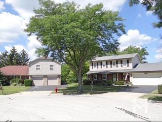 Pinehurst subdivision in the Gregg's Landing neighborhood of Vernon Hills, IL