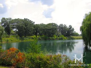 Country Place subdivision in Lindenhurst, IL