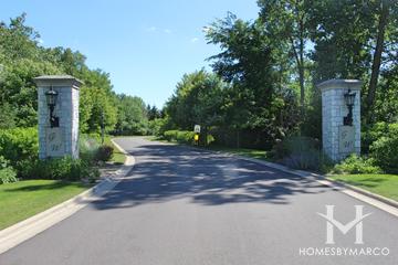 Photos of Glenmore Woods subdivision in Lake Bluff, IL