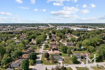 Augusta Green subdivision in the Gregg's Landing neighborhood of Vernon Hills, IL