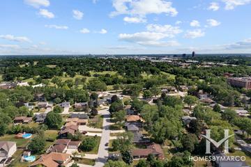 Augusta Green subdivision in the Gregg's Landing neighborhood of Vernon Hills, IL