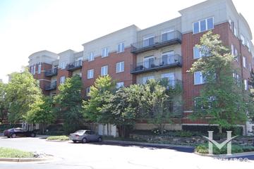 Delacourte Condominiums building in Buffalo Grove, IL