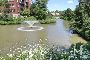 Delacourte Condominiums building in Buffalo Grove, IL