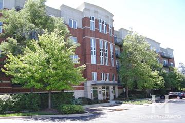 Delacourte Condominiums building in Buffalo Grove, IL
