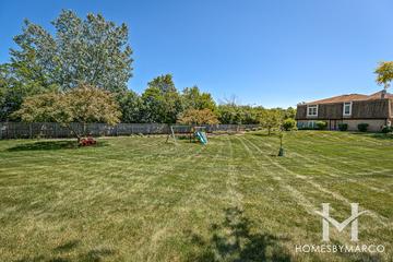 Cambridge Square building in Libertyville, IL