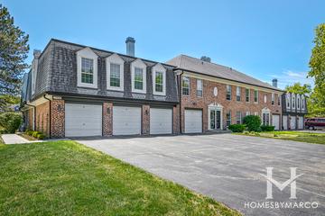 Cambridge Square building in Libertyville, IL